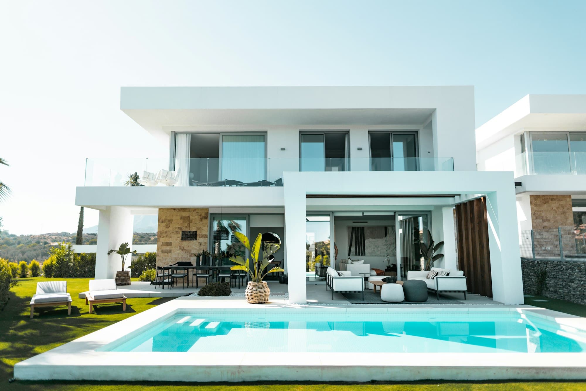 Vivienda con entorno montañoso. Fotografía de referencia, no es un alojamiento de hoclau.
